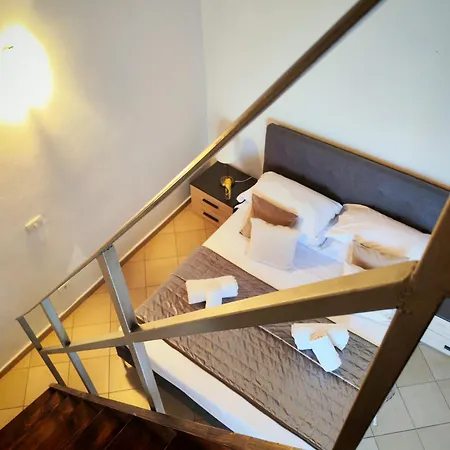 Domus Palace 3*